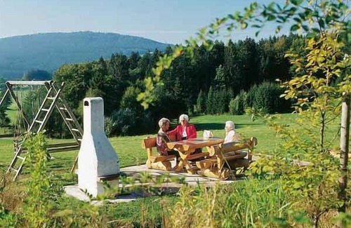 Neuschoenau Apartamento | Vacation apartment for 4 people with terrace