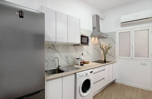 Playa de Arinaga Apartamento | Vacation Apartment "Gofiobeach" with Private Terrace, Wi-Fi and Air Conditioning