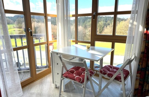 Hillstett Apartamento | Fantástica vista sobre el lago y los bosques. Apartamento con garantía de bienestar.