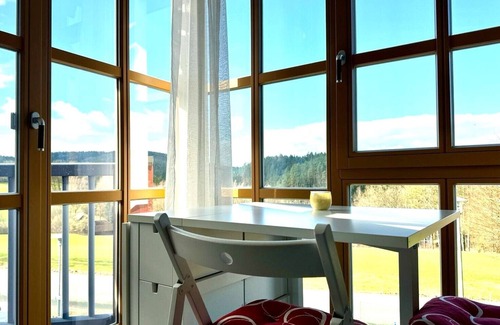 Hillstett Apartamento | Fantástica vista sobre el lago y los bosques. Apartamento con garantía de bienestar.
