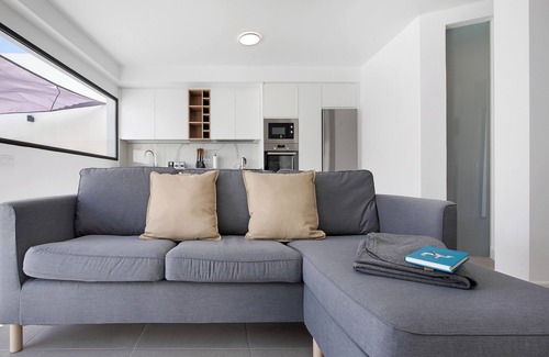 Pajara Apartamento | Apartamento de vacaciones 'Las Cuestitas Sol' con vistas a la montaña, terraza privada y Wi-Fi