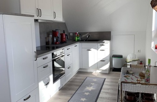 Heikendorf Apartamento | Vacation apartment "Möltenorter Strand" - apartment/apartment, bath tub, WC, living room