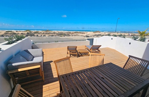 El Cotillo Apartamento | Vacation Apartment 'Maar Suites Cotillo 2 - Seafront' with Sea View, Private Terrace and Wi-Fi