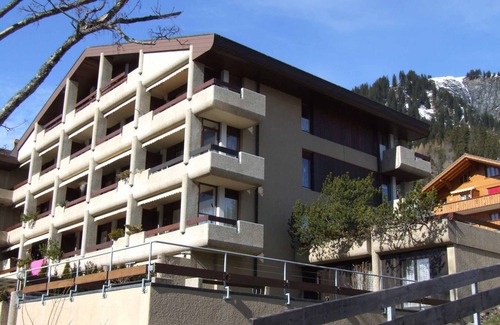 Adelboden Apartamento | Apartamento 3 piezas para 4 personas. Balcón con vistas a las montañas.