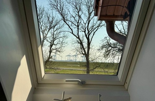 Imsum Apartamento | Vacation apartment Seelöwe directly on the dike near the Ochsenturm