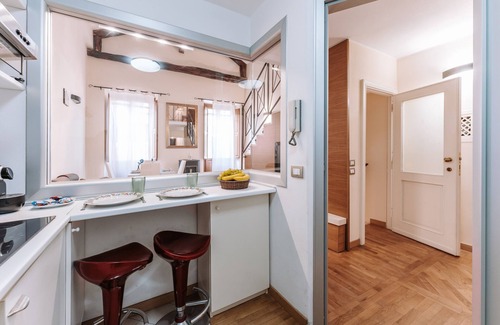Cagliari Apartamento | Apartamento de vacaciones "Suite Villanova" con Wi-Fi, aire acondicionado y balcón