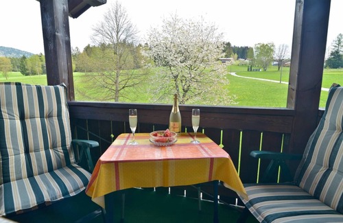 Arnbruck Apartamento | Vacation apartment with 2 bedrooms, each with a balcony