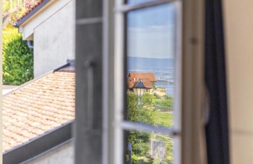 Busserach Apartamento | Vacation apartment with batAppartement de vacances avec sanitaires et cuisinehroom and kitchen