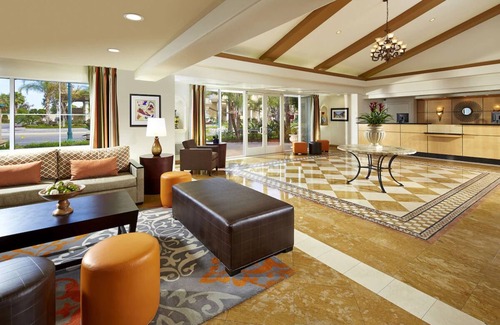 Anaheim Resort Hotel | Vacation At its Finest! Walking Distance! Cozy Rooms, Pool & Shuttle Service!