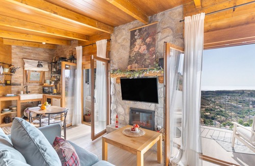 Las Lagunetas Apartamento | Vacaciones 'Ático Fuente Hervera' con vistas a la montaña, Wi-Fi y aire acondicionado