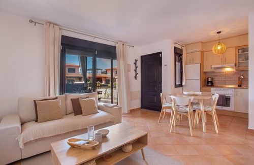 La Oliva Apartamento | Vacaciones 'Casa Del Amanecer' con vistas al mar, piscina compartida y Wi-Fi