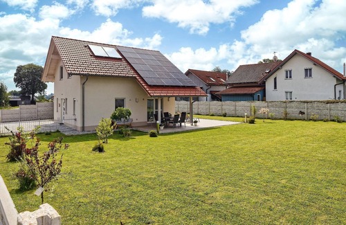 St. Oswald Apartamento | Vacation chalet with large outdoor terrace