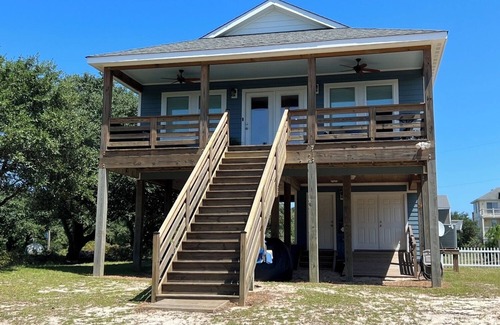 Carova Beach Cabaña | Vacation Cottage – Enjoy 4WD Beach, Hottub, Wild Horses & Canalfront Views