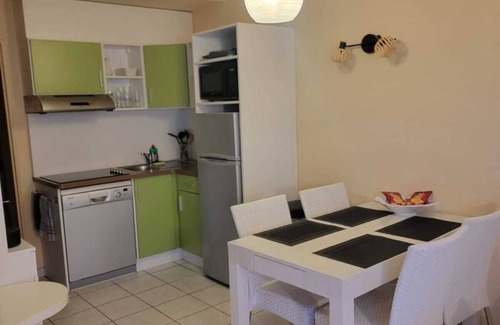 Saint-Cyprien Plage Cabina | Vacation cottage air conditioning swimming pool parking on Saint-Cyprien beach