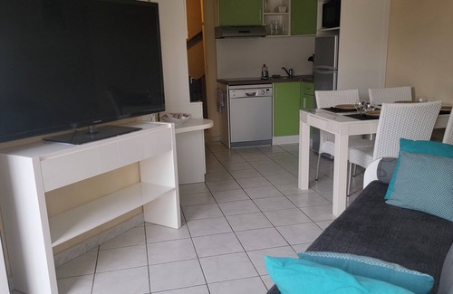 Saint-Cyprien Plage Cabina | Vacation cottage air conditioning swimming pool parking on Saint-Cyprien beach