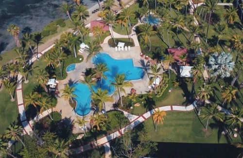 Carenero Apartamento | Vacation Day Is Always A Great Idea! Beachfront, Onsite Dining, Free Parking