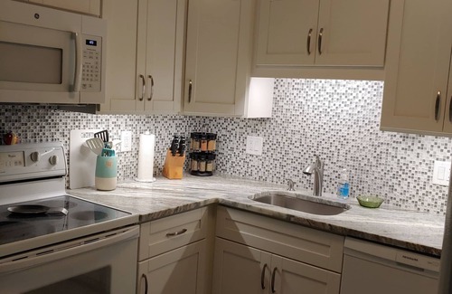 Sarasota Condominio | Delicia de vacaciones! Condo acogedor a pocos pasos de la playa y St. Círculos de comandos.