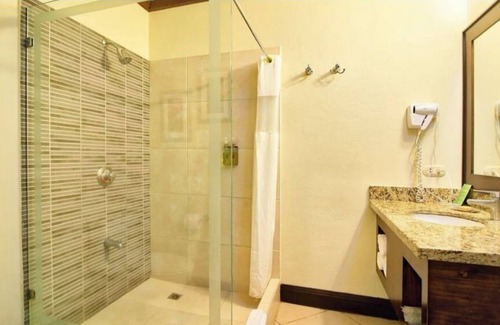 Barranca Hotel | ¡Escape vacacional sobre la costa del Pacifico!.