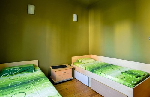 Zeljeznica Apartamento | Vacation Flat 8 min to Beach by Walk in Bar