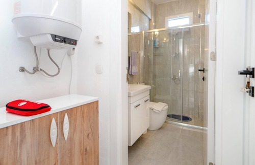 Turgutreis City Center Apartamento | Vacation Flat w Balcony 3 min to Beach in Bodrum