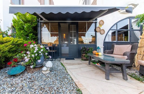 Koyunbaba Apartamento | Vacation Flat w Garden, Pool in Bodrum Gumusluk