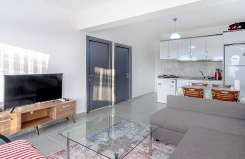 Milas Apartamento | Vacation Flat w Pool, Garden in Bodrum