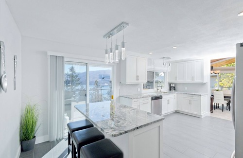 Central Okanagan Casa | Vacation for Families with Stunning View & Pool