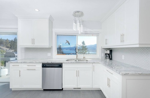 Central Okanagan Casa | Vacation for Families with Stunning View & Pool