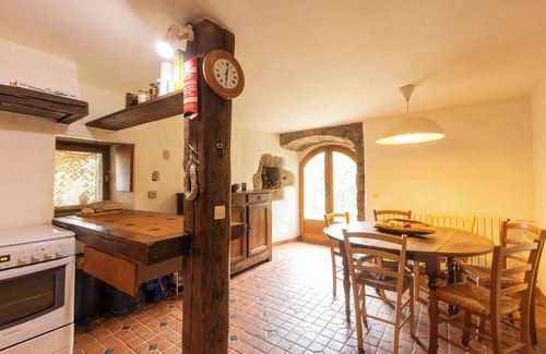 Montpezat-sous-Bauzon Casa | Casa de vacaciones "Les Grisiéres" con vistas a la montaña y 2 terrazas privadas