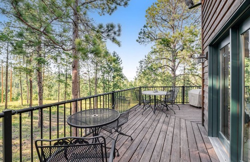 Deadwood Casa | Vacation gem with pool table, shuffleboard, wet bar, furnished decks, & hot tub