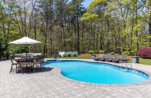 Northwest Harwich Casa | Vacation Getaway- Salt Water Pool, Firepit, Outdoor Bar/Kitchen.