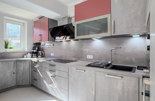 Schillig Apartamento | "Vacation happiness by the sea - your vacation apartment Strandkörbchen Nr.3 with dog