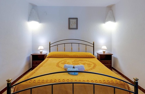 S'Archittu Casa | Vacation Home "Villa Mandarino" near the Beach with Sea View, Wi-Fi, Private Terrace & Shared Garden; Parking Available