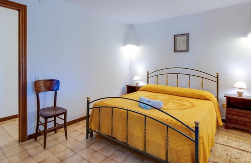 S'Archittu Casa | Vacation Home "Villa Mandarino" near the Beach with Sea View, Wi-Fi, Private Terrace & Shared Garden; Parking Available