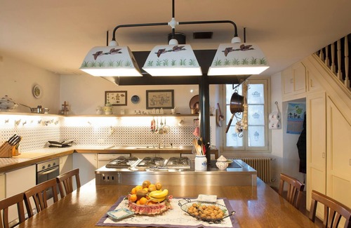 Annone di Brianza Villa | alquiler de villa grande para vacaciones en Italia, distrito de los lagos, lago annone, cerca de milán, lecco, piscina, aire acondicionado, lago