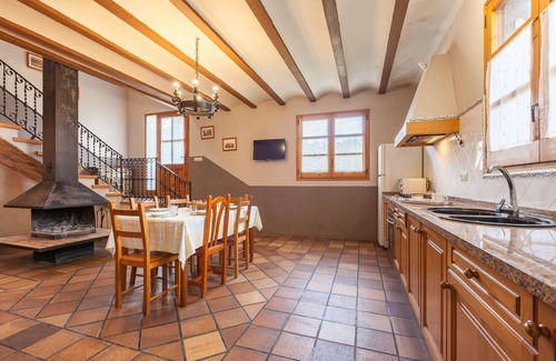 Sant Marti de Tous Casa | Casa de vacaciones "El Mas De Tous" con vistas a la montaña, piscina privada y Wi-Fi
