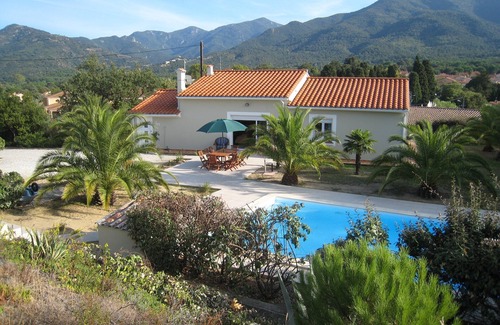Laroque-des-Alberes Casa | Casa de vacaciones con piscina privada a los pies de los Pirineos y cerca de la playa.