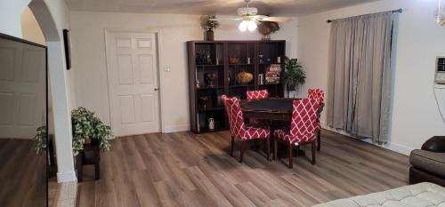 Las Vegas Casa | Vacation Home 3.5 Mi to Strip/DT/Outlt up to 8 gst