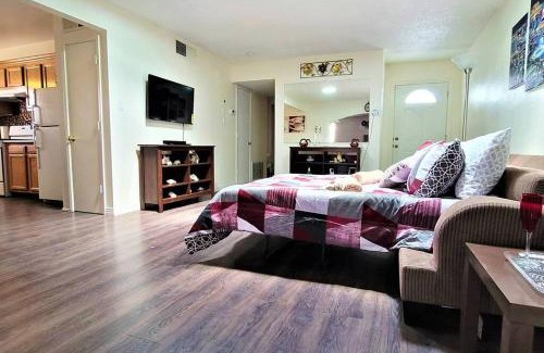 Las Vegas Casa | Vacation Home 3.5 Mi to Strip/DT/Outlt up to 8 gst
