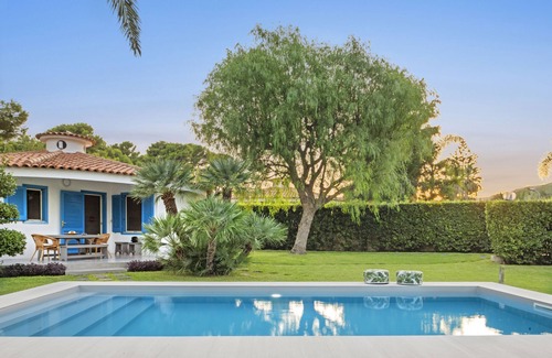 Gallina Casa | CASA DE VACACIONES A 300 MT. DESDE EL MAR DE ARENA DE ORO FINO CON PISCINA PRIVADA
