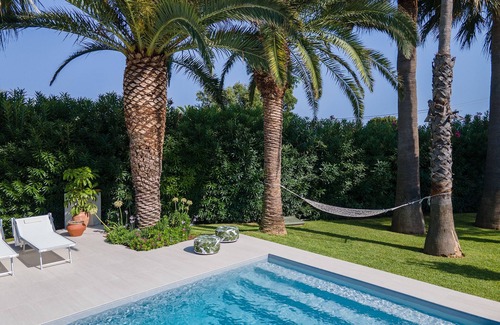 Gallina Casa | CASA DE VACACIONES A 300 MT. DESDE EL MAR DE ARENA DE ORO FINO CON PISCINA PRIVADA