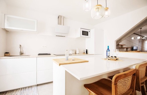 El Cotillo Casa | Casa de vacaciones 'Amura House' con jardín privado, balcón y Wi-Fi