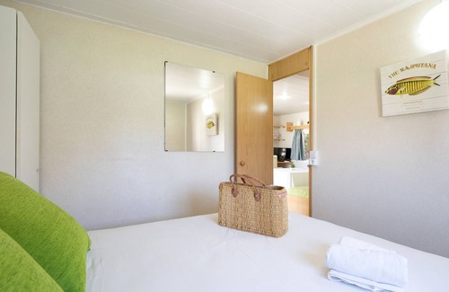 Medina-Sidonia Casa | Casa de vacaciones "Bungalow La Villoria Estandar 2" con piscina compartida, terraza privada y Wi-Fi