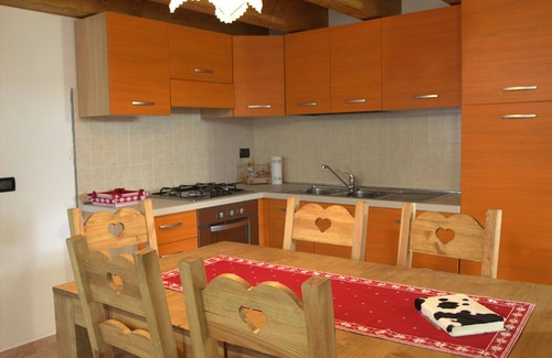 Planaz Casa | Casa de vacaciones "Casa Girod - Il Rustico" con vistas a la montaña, terraza privada y Wi-Fi