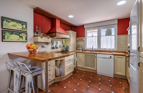 Barrio de la Vega Casa | Vacation Home "Casa De Nina" with Mountain View, Private Pool & Wi-Fi