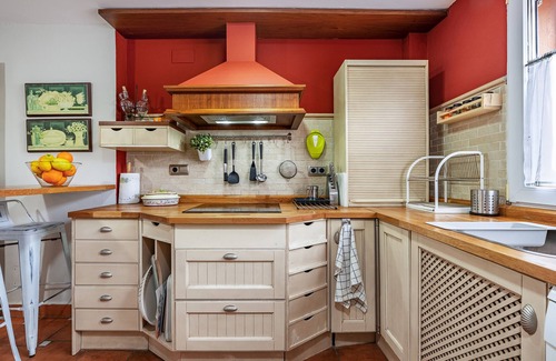 Barrio de la Vega Casa | Vacation Home "Casa De Nina" with Mountain View, Private Pool & Wi-Fi