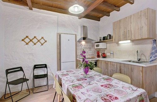 Buenavista del Norte Casa | Casa de vacaciones 'Casa La Zahorra' con vistas a la montaña, terraza privada y Wi-Fi