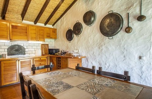 Moya Casa | Casa vacacional 'Casa Rural El Majano' con vistas a la montaña, piscina privada y Wi-Fi