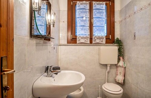 Pergine Valsugana Casa | Vacation Home "Chalet Bella Vita Pergine Valsugana" with Mountain View, Shared Terrace & Wi-Fi
