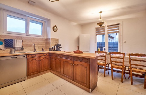 Brezins Casa | Vacation Home "Chez Emile" with Mountain View, Private Terrace & Wi-Fi